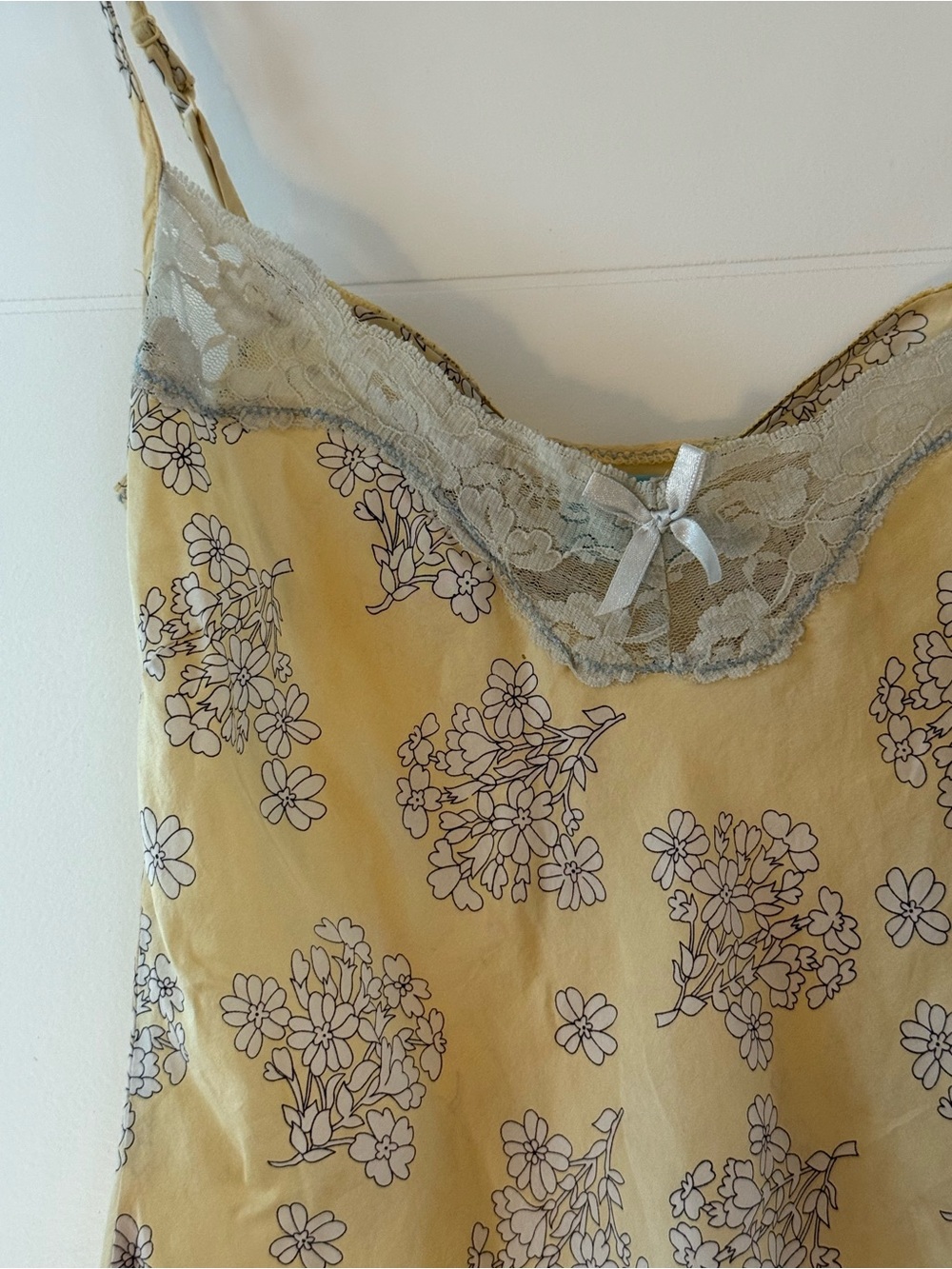 CUTEST Vintage Yellow Floral Silk Cami - Picture 3 of 6